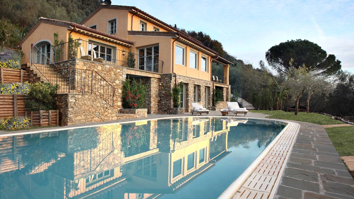 Camaiore Villa | CASA TUA NEWLY RENOVATED HILLSIDE VILLA, 300 M² BREATH-TAKING POOL SEA VIEW
