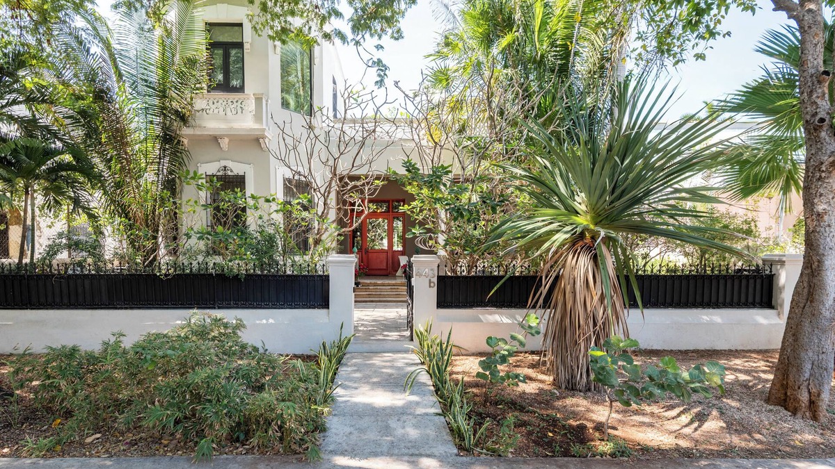 Zona Paseo Montejo House | CASA TUUT the only on Paseo de Montejo with 20m pool & gym!