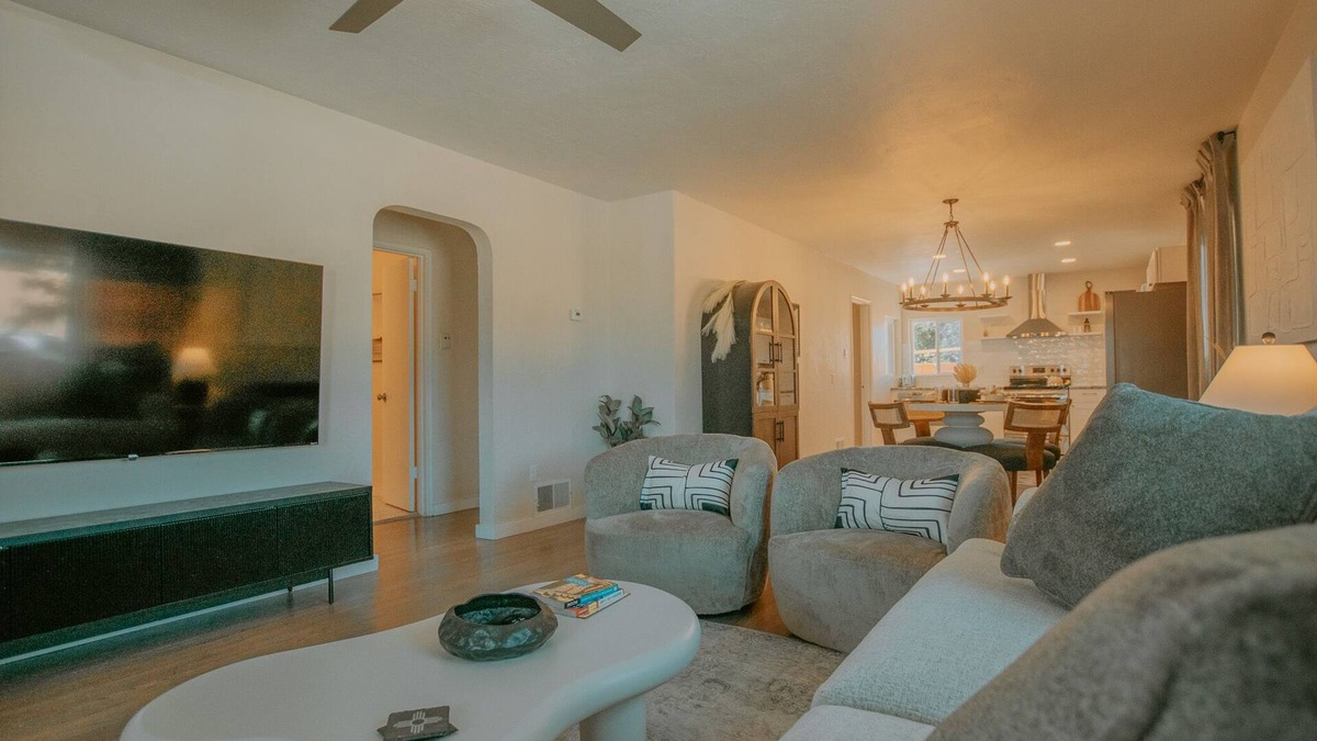 Albuquerque House | Casa Urbana-2BD+2BR+Hot Tub+Pet Friendly+No Pet Fee!