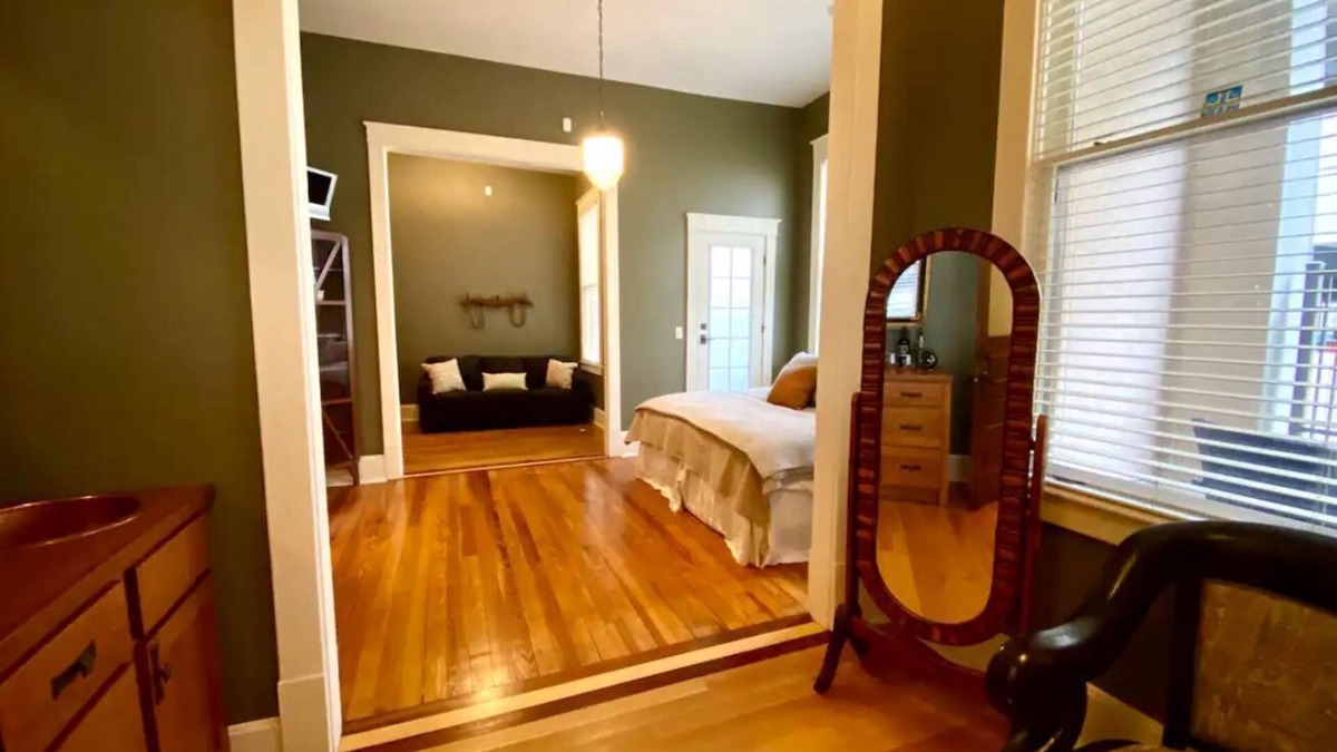 Downtown Apartment | Casa Urbana's - The Kaufmann Bedroom