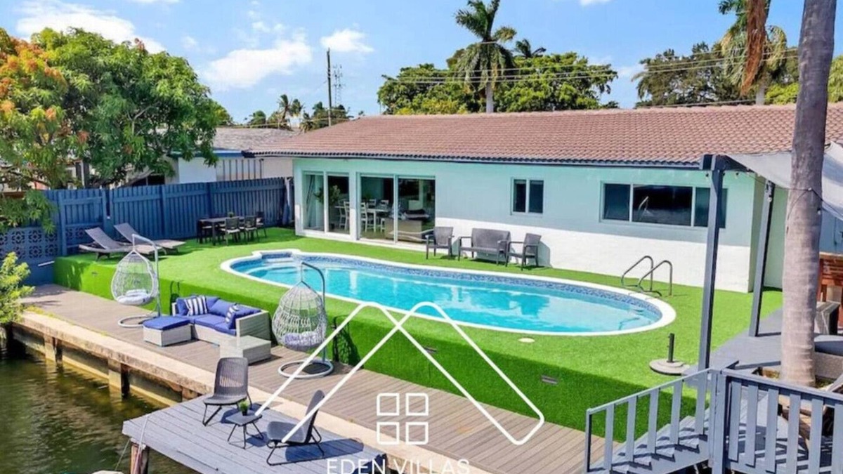 North Central Hollywood House | Casa Utopia | Waterfront l Pool | Kayaks