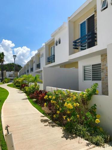 Cerritos House | CASA VACACIONAL PARA 8 PERSONAS EN CERRITOS