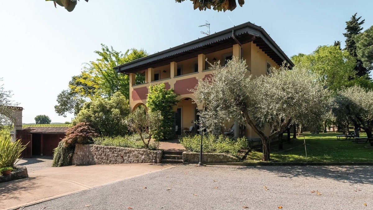 Corte Franca House | Casa Vacanze La Fioca