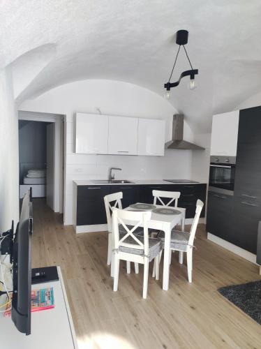 Gionghi-Cappella Apartment | Casa vacanza azzurra Lavarone