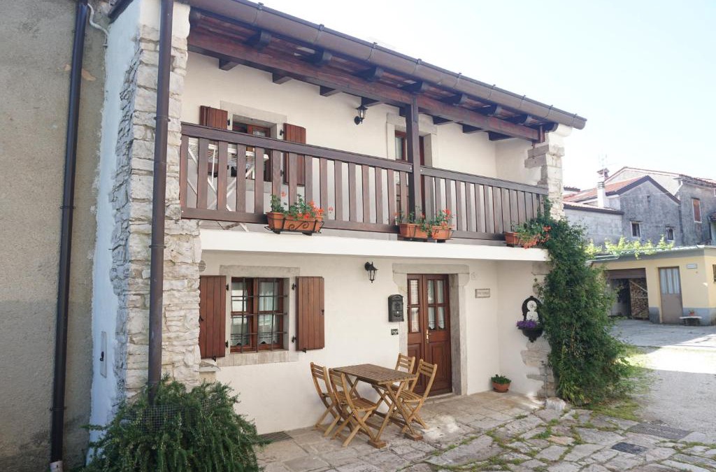 Borgo Grotta Gigante House | Casa Vacanze Alenka