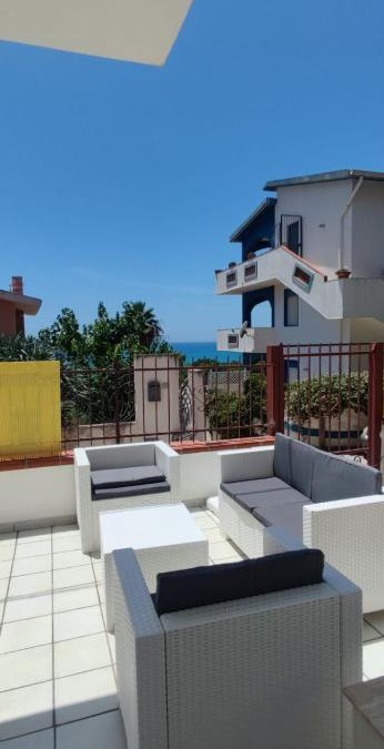 Fiumenaro House | Casa Vacanze Sentilmare