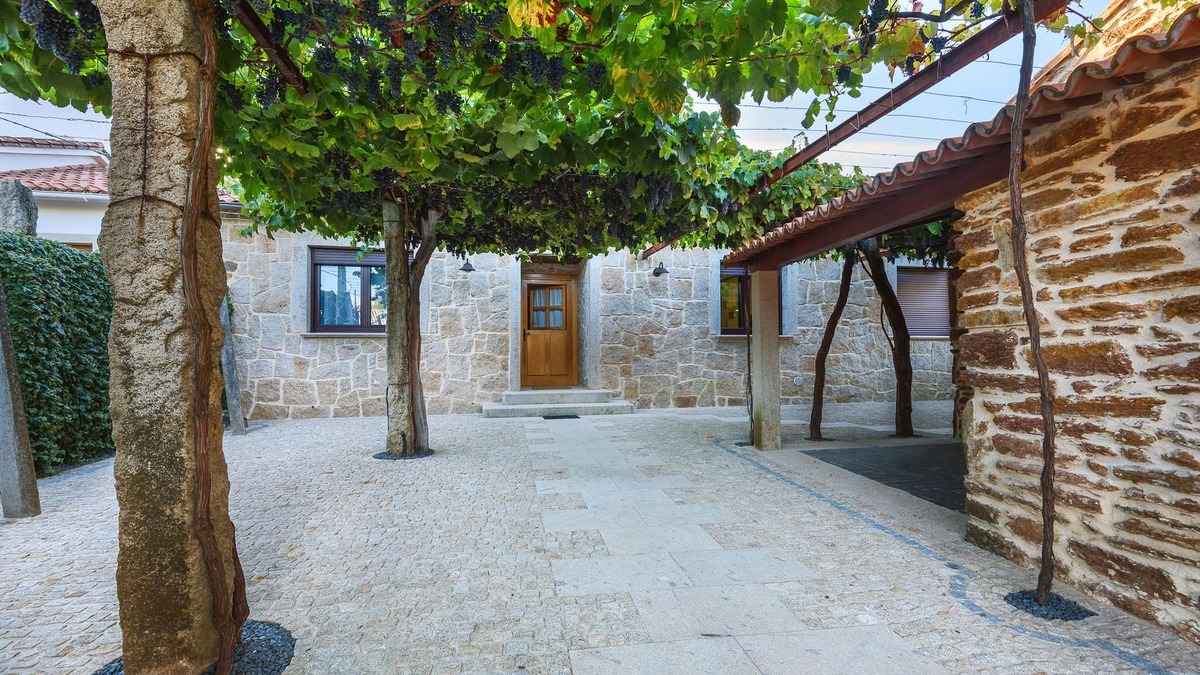 Tomino House | CASA VELHA FULL HOUSE HOLIDAY RENTAL