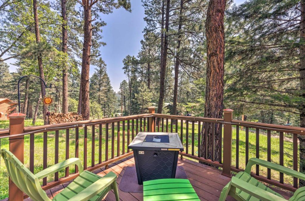 Cloudcroft House | Casa Verde Cabin with Fire Pit 4 Mi to Ski