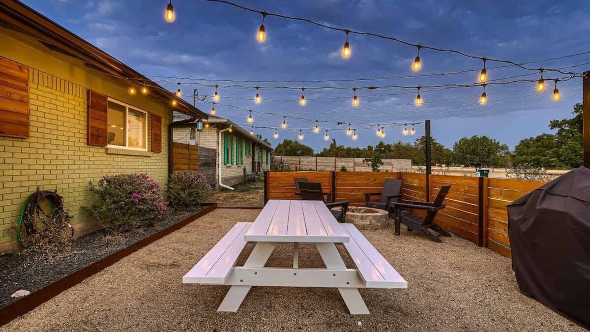 Georgetown House | Casa Verde. Mid-century Charmer in Old Town!