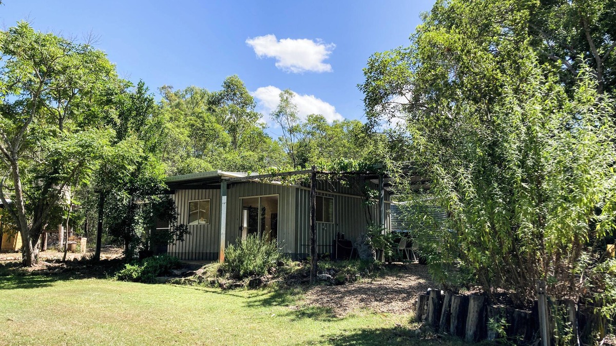 Taunton Cabin | Casa Verde | Off-grid hideaway Agnes Water & 1770