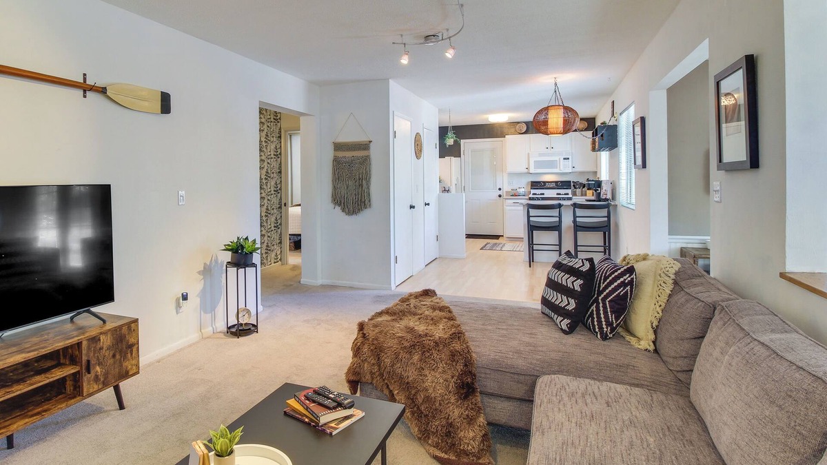 Torreon Cottage | 'Casa Verde' - Renovated Cottage in Show Low!