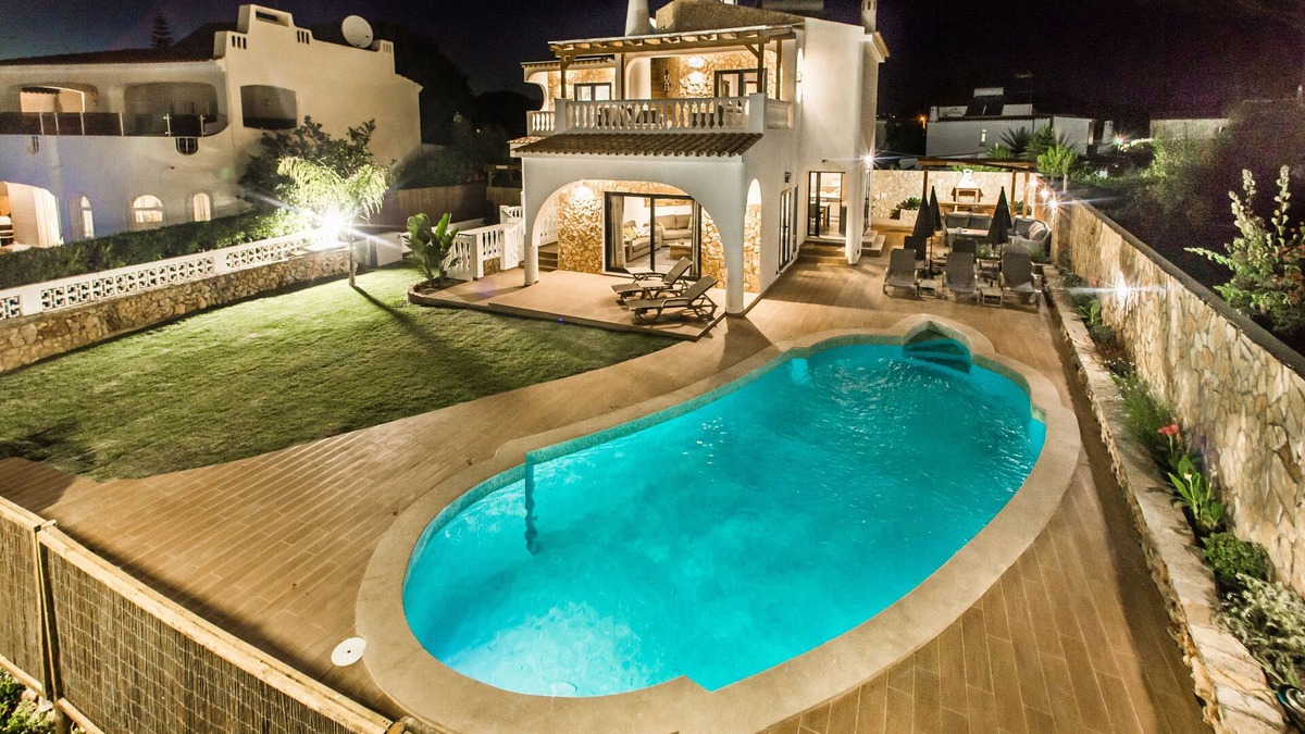 Vilamoura Villa | Casa Verde, Sleeps 12 heated pool Hot tub Pool table. Gardens Child friendly