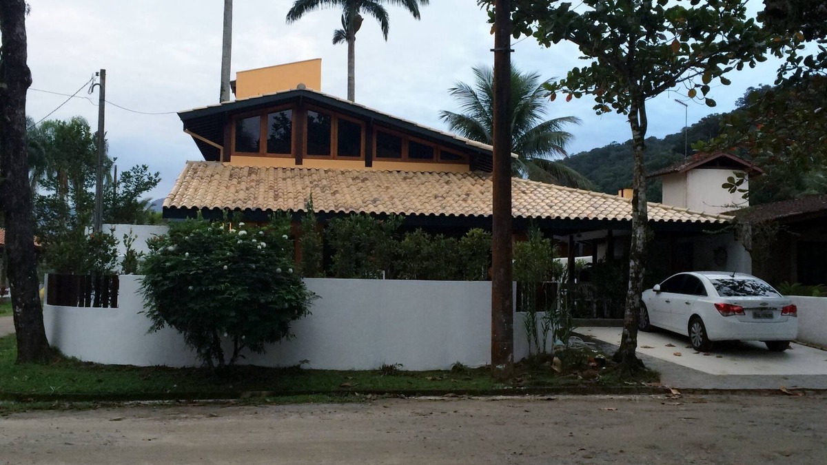 Pedra Verde House | Casa Verde Stone with pool 5 bedrooms 14 foot wood burning stove barbecue wifi Cable