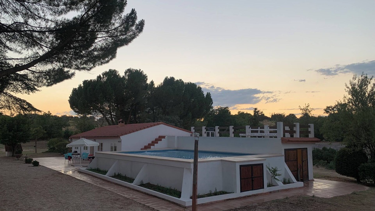 Villaviciosa de Odon Ski Chalet | Casa Villa con Piscina Naturaleza a 25 Kilómetros de Madrid