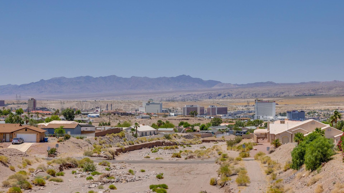 Sunridge Estates House | Casa Vista' Bullhead City Home w/Patio + View!