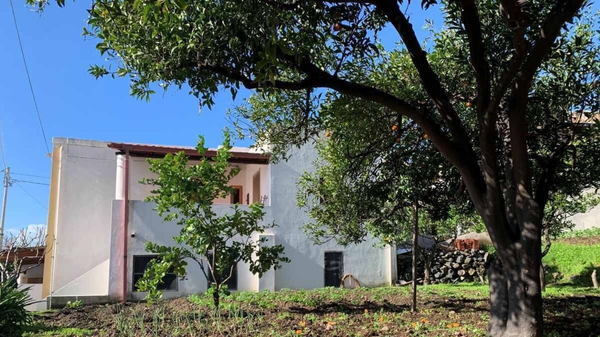 Leni House | Casa Vittoria, in the center of Leni and sea view