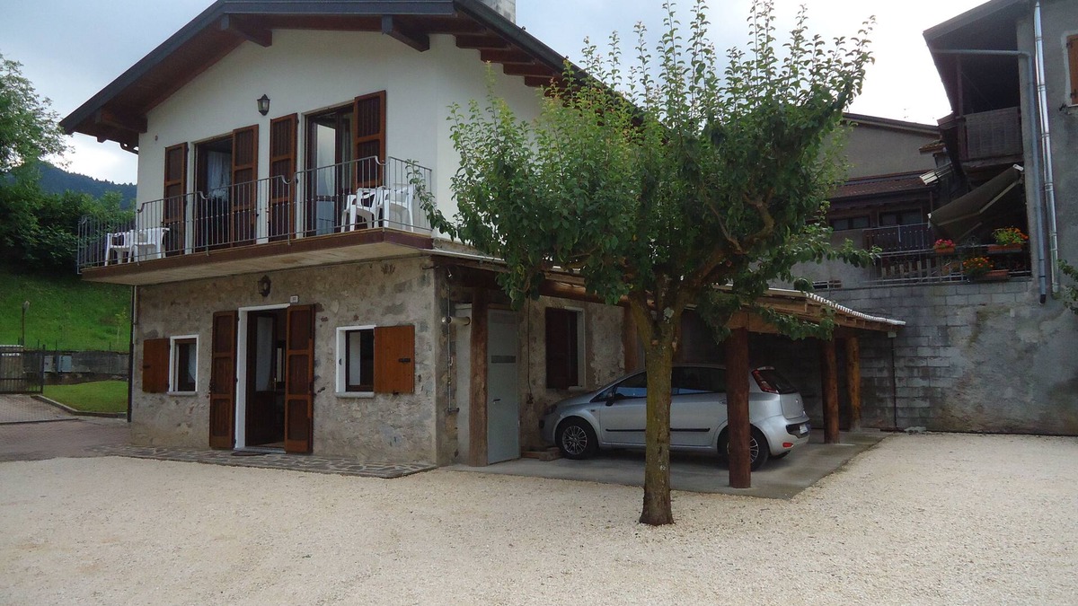 Idro Apartment | Casa Vittoria type V1, up to 5 people, garden, only 200m to the lake/beach