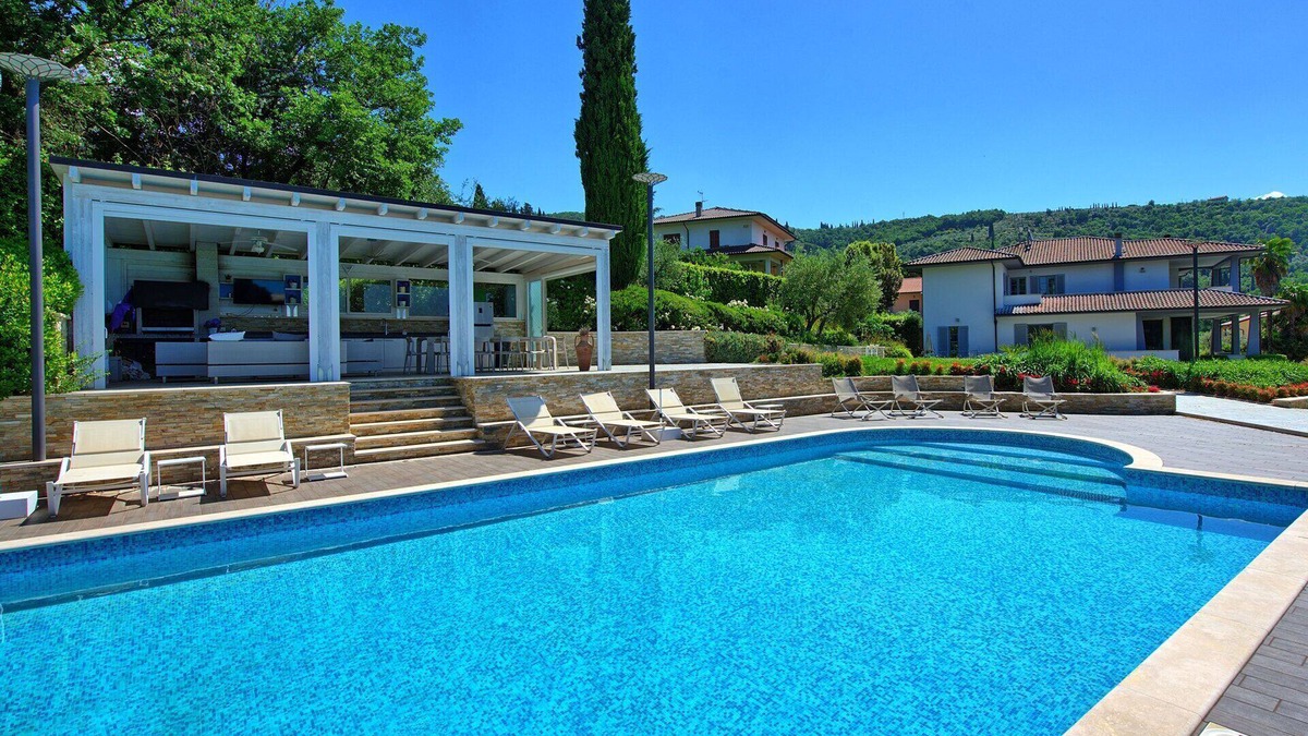 Castiglion Fiorentino Villa | Casa White - Holiday Home with private pool and big garden near Castiglion Fiorentino, in Tuscany