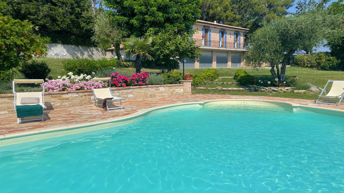 Rupoli Villa | Casa Zefiro 4 by Marche Holiday Villas