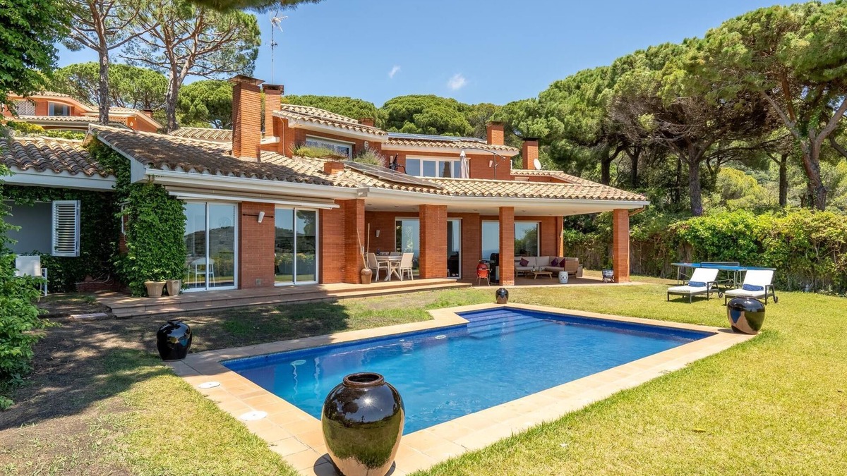 Cabrils Villa | Casa Zen Pool and Views