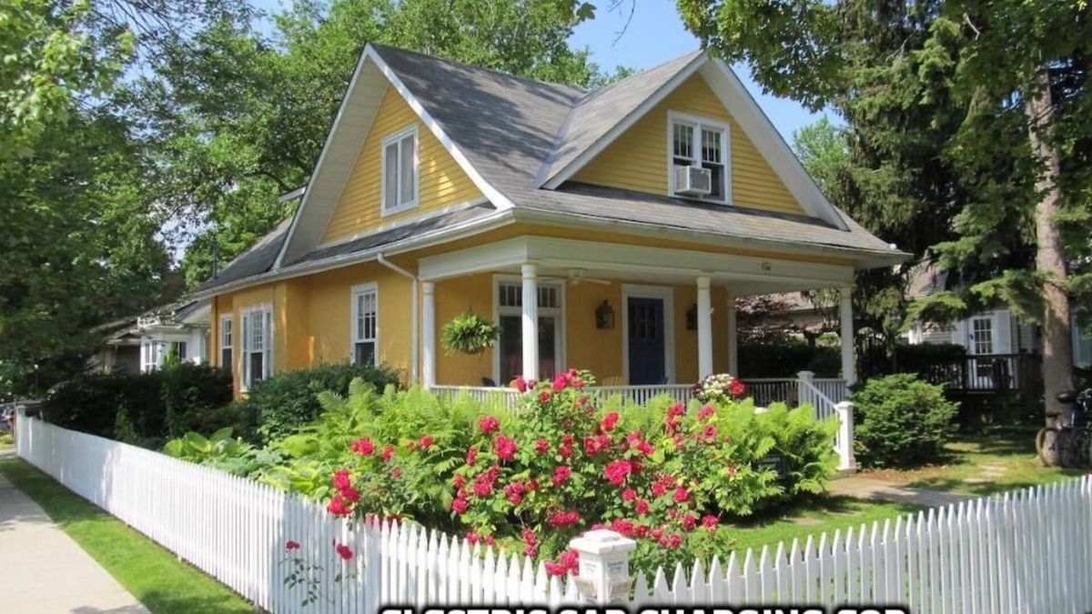 Old Town Historic District House | Casablanca Cottage - 1/2 block to Queen Street - Pet friendly, 3 bedroom 3 bath