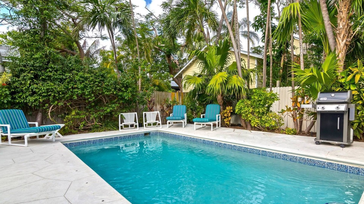 The Meadows House | ~ CASABLANCA GRANDE ~ Old Town quiet duplex with pool, hot tub, and parking!