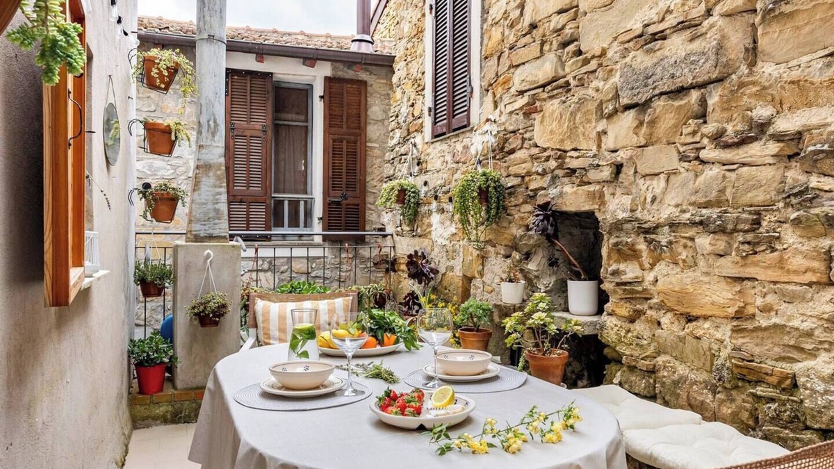 Ventimiglia House | CasaDelGrillo Countryhouse in Liguria close to the sea and the Côte d'Azur.