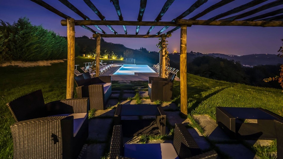 Canelli Villa | Casale Dell'acero Rosso 10, Emma Villas