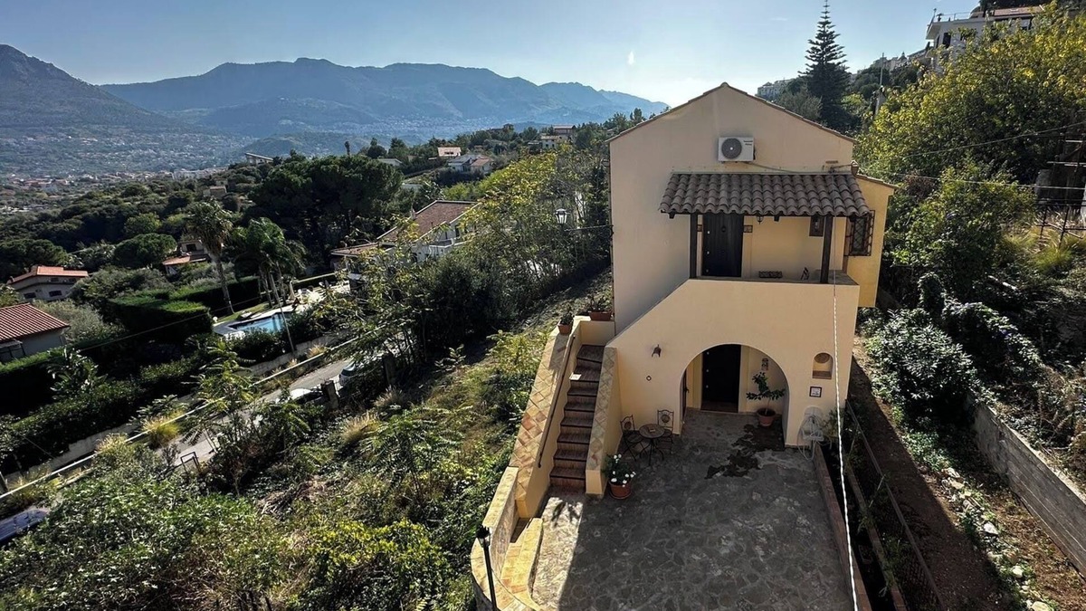Monreale Apartment | Casale di Sicilia for 4