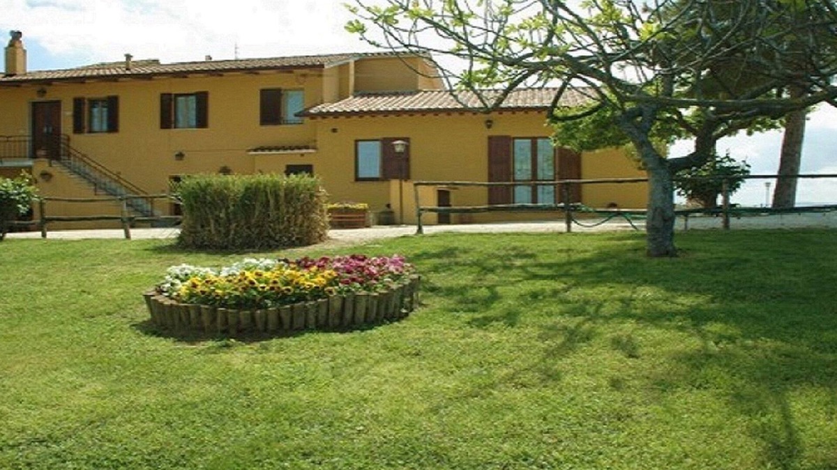 Deruta Villa | Casale Il Colle: Private Villa just 15 minutes far from Assisi