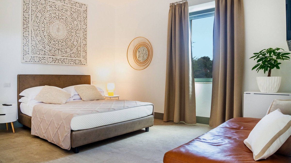 Saline Sadun Apartment | 'Casale Lorenzo - Room 3' with private veranda, shared garden and air conditioning