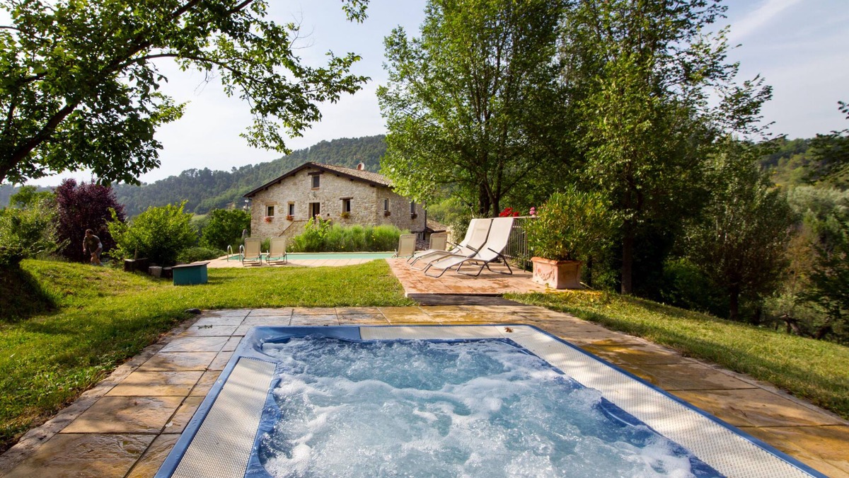 Gaglietole Villa | CASALE SANTA CATERINA Hot Jacuzzi and Pool - Entire Umbrian Stone Villa