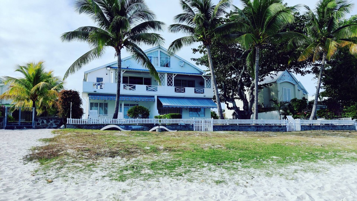 Trou aux Biches Apartment | Casanou - Stunning Trou Aux Biches 3 Bedroom Beachfront Apartment