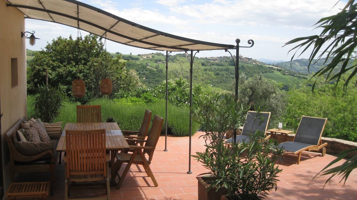 Mergo House | 'Casapietra Assolata' - Rustico in fantastic location with pool
