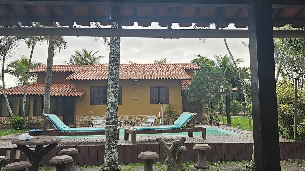 Unamar Condo | Casarao em Condomínio Unamar/Cabo Frio com Piscina, Churrasqueira e gd Quintal