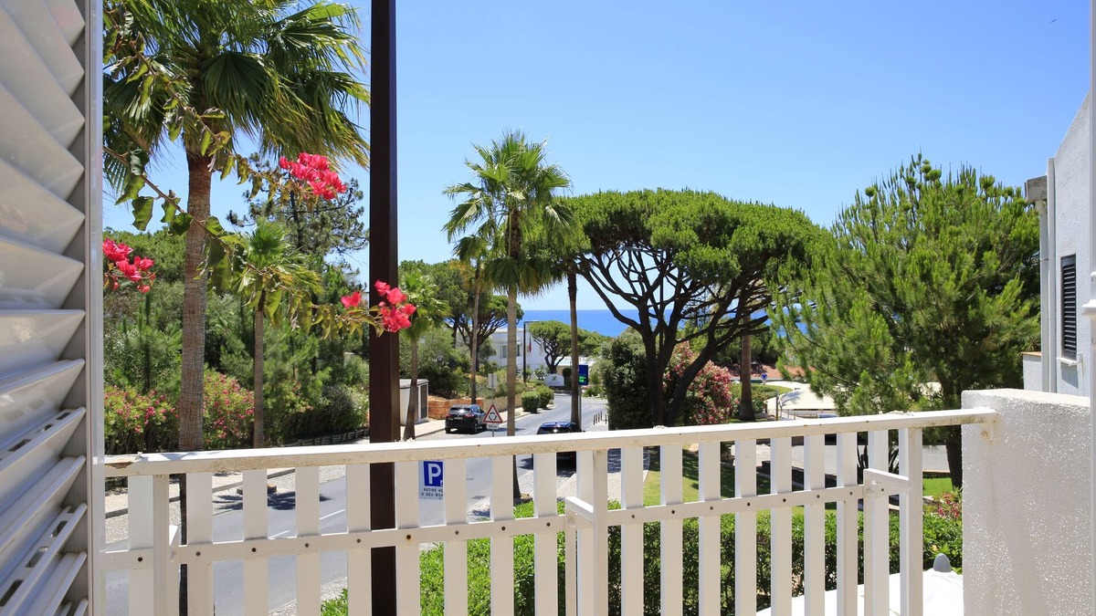 Vale do Lobo House | CASAS DA PRAIA, 53 Just a few minutes walk from the Ocean