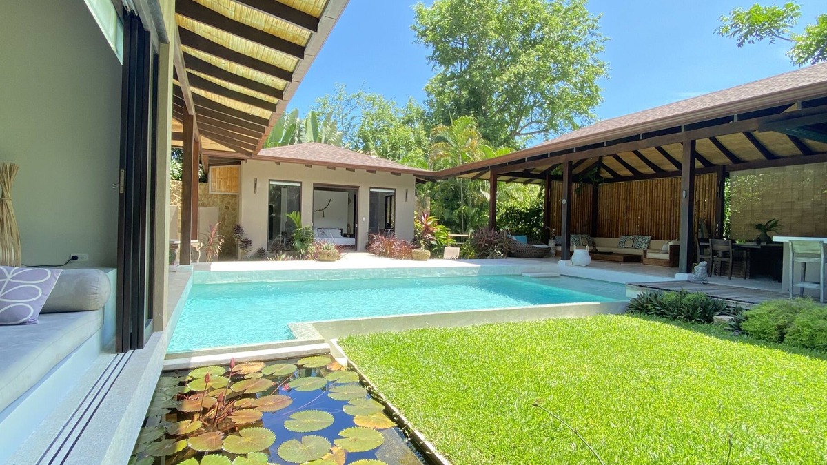 Playa Hermosa Cobano Villa | Casas de Agua, Villa Agua Verde. Natural walking trail to the beach.