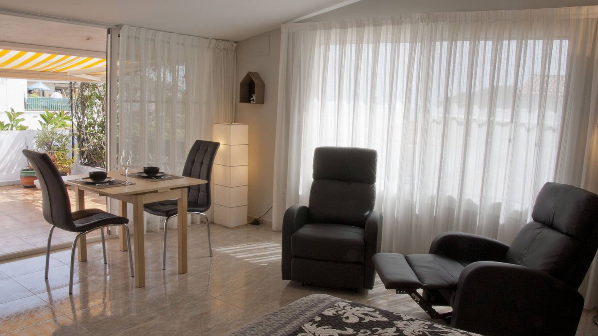 Sant Carles de la Rapita Apartment | Casas Sitori apartment 6 in a small-scale private complex on the beach!