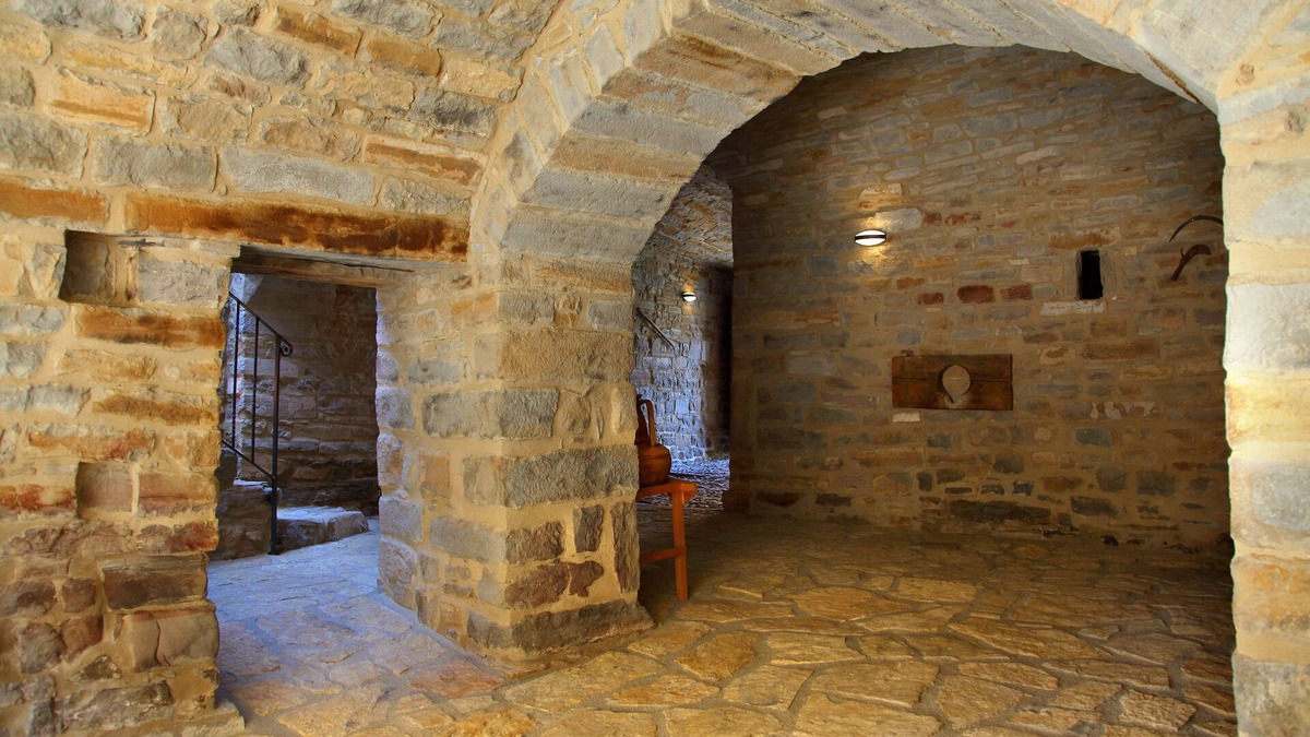 Gerbe House | Casas Pirineo Aínsa: Historic Palace & Garden