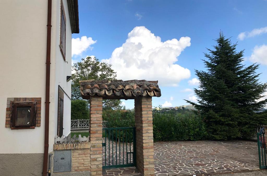 Isola del Gran Sasso dʼItalia House | CASCINA NELLA CAMPAGNA ABRUZZESE