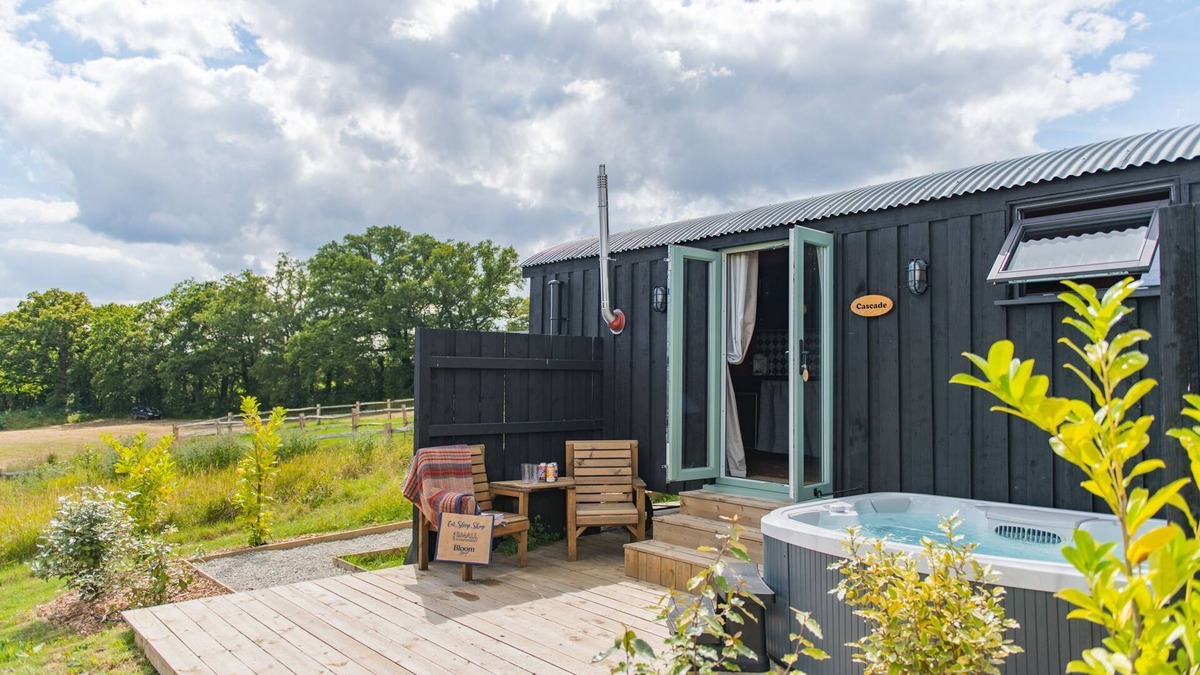 Abbess Roding Cabin | Cascade - a holiday let by Bloom Stays that sleeps 2 guests in 1 bedroom