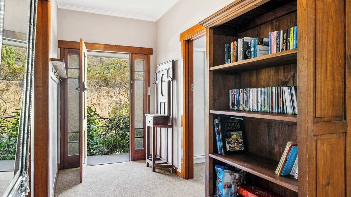 South Hobart House | "Cascade Cottage" adjoining World Heritage Site