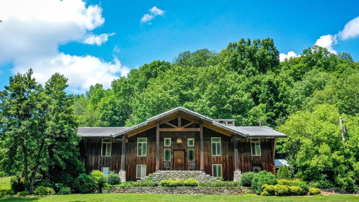 Dickel Cabin | Cascade Hollow Lodge . great for family gatherings