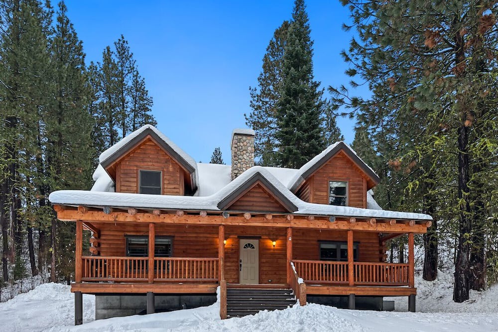 Cascade Cabin | Cascade Log Cabin. Walk to the Lake and Golf Course