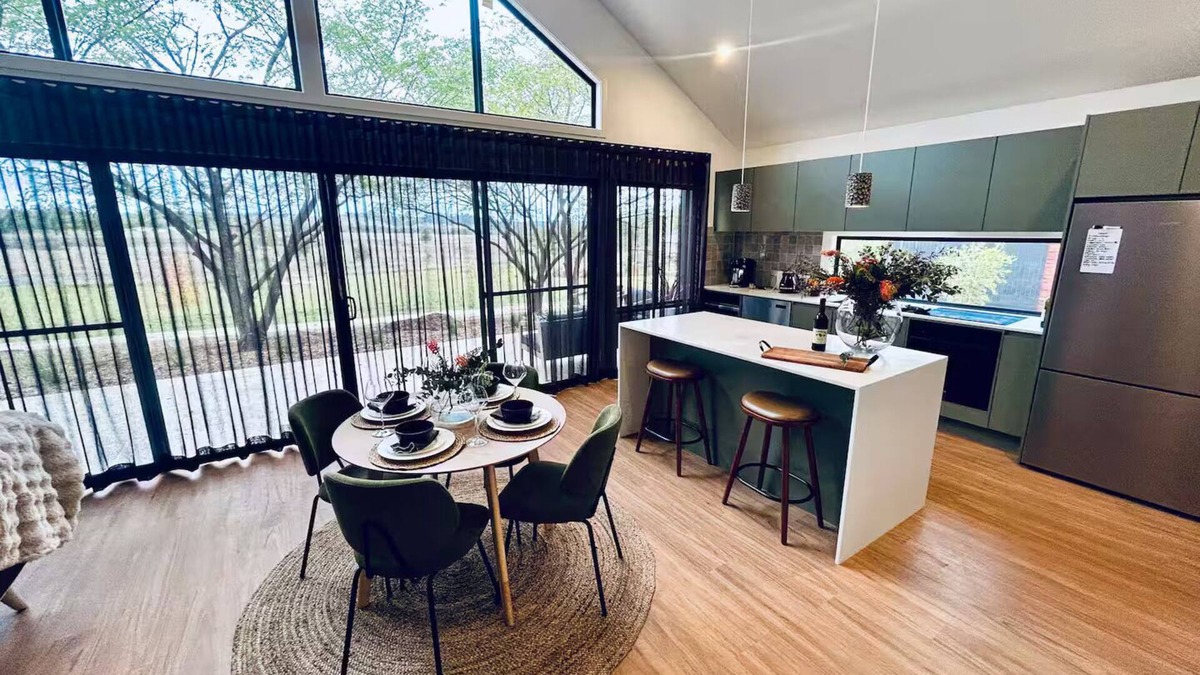 Budgee Budgee Villa | Cascade - Luxe 2-bedroom villa at Small Batch Brewery & Hop Farm on 40 acres
