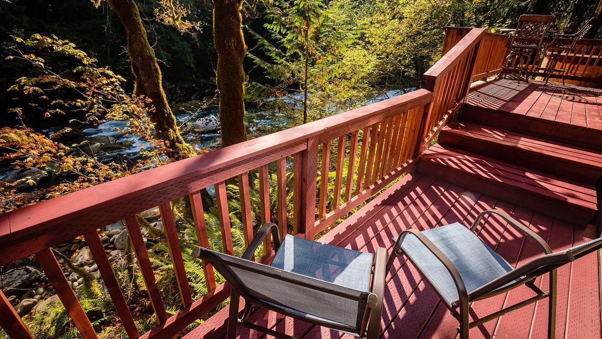 Marblemount Cabin | Cascade River Cabin + Hot Tub, Firepit