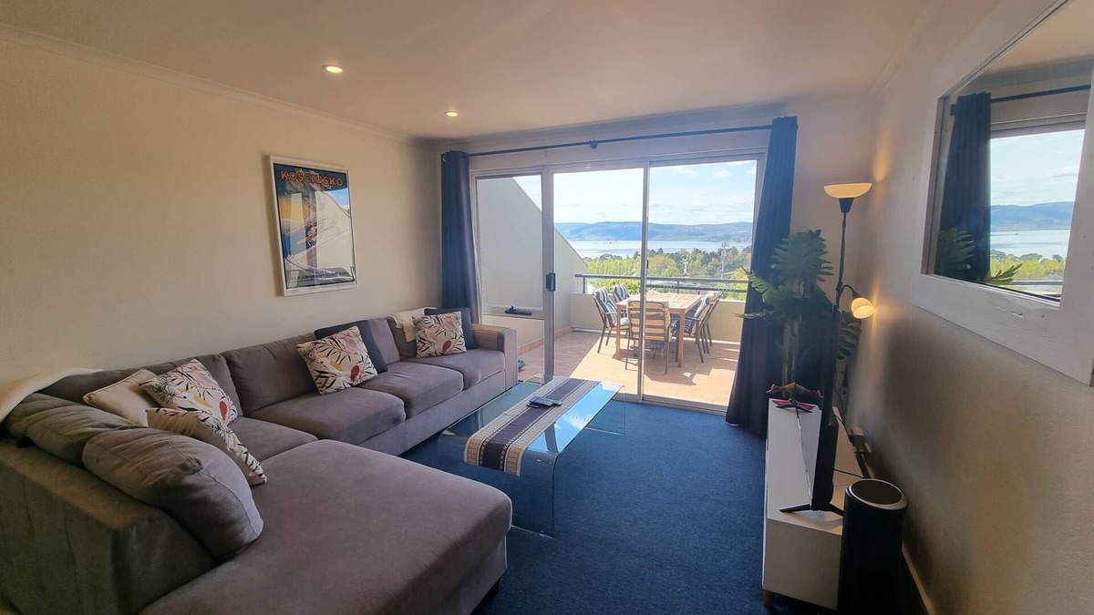 Jindabyne Apartment | *Cascades 15 - Amazing Lake Views w Balcony's | Spa Bath | Split-Level | WiFi*