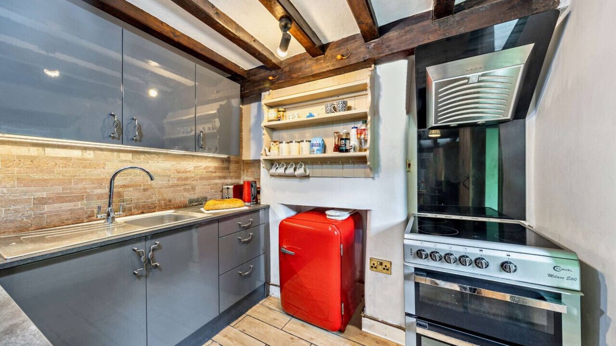 Rhiwbryfdir House | Cascades Cottage - Three Bedroom House, Sleeps 5