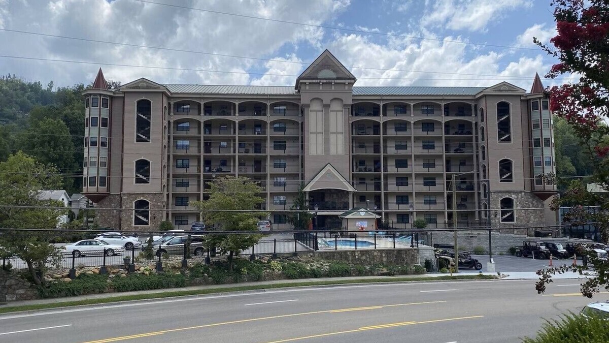 Gatlinburg Condo | Cascading Creek/Gatehouse Condos/2 Bedr./6th Floor