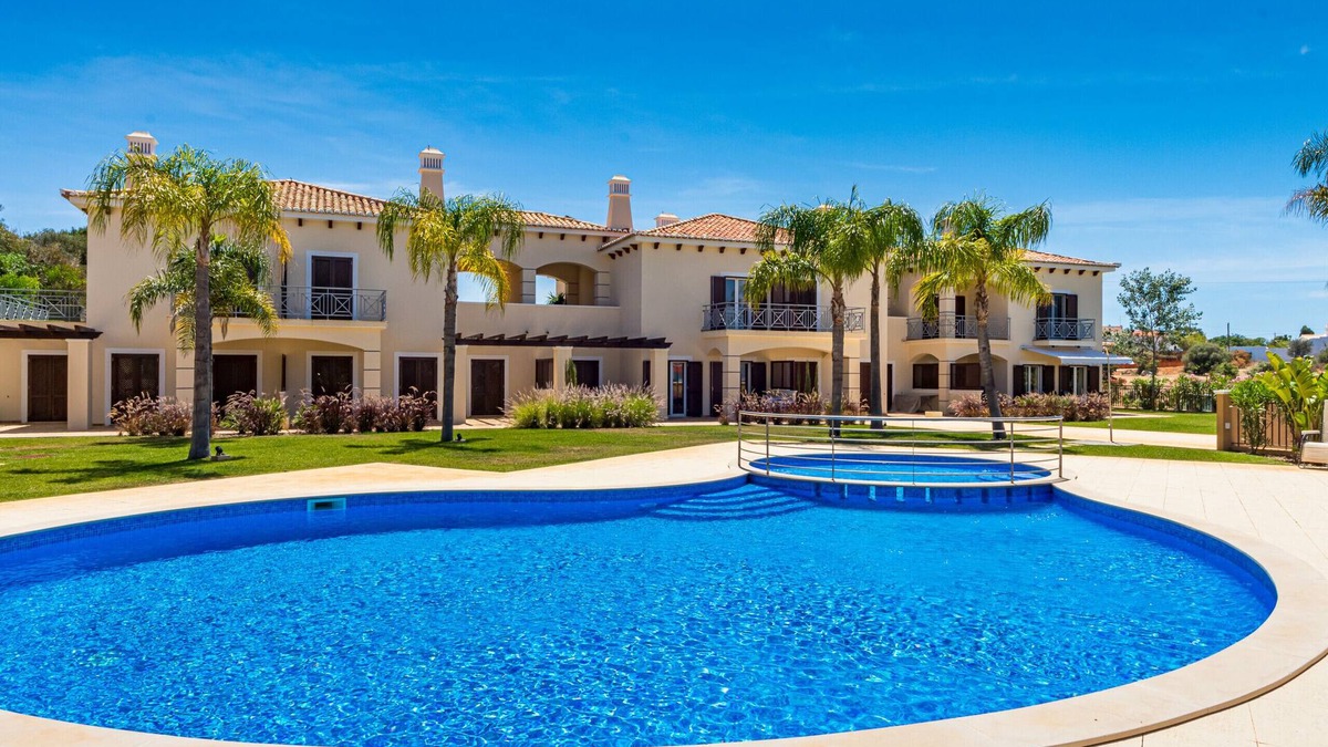 Branqueira House | Cascata Village Lote A, is a modern 4 bedroom townhouse close to Albufeira